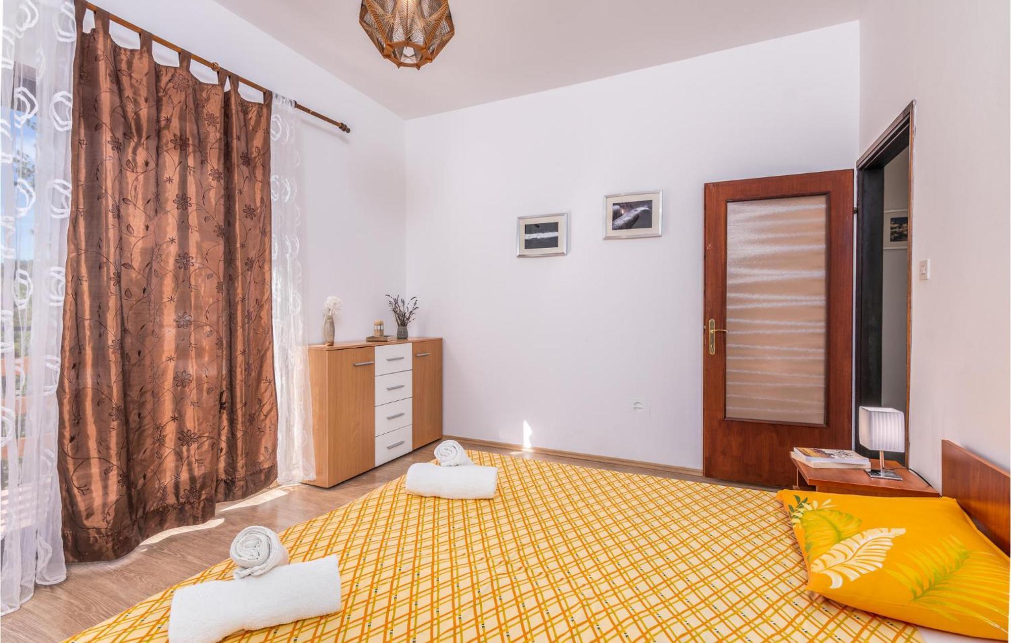 Gorgeous Apartment In Krk With Kitchen Крк Экстерьер фото